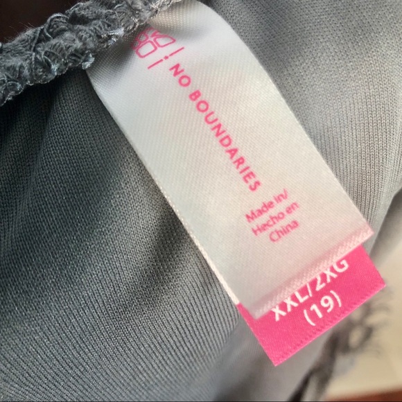 No Boundaries Women’s Off The Shoulders Lace Top - Picture 4 of 4